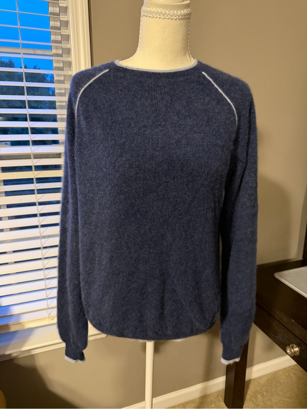 Men's Cozy Navy Crewneck Cashmere Sweater